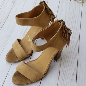 Cute sandals w/heel